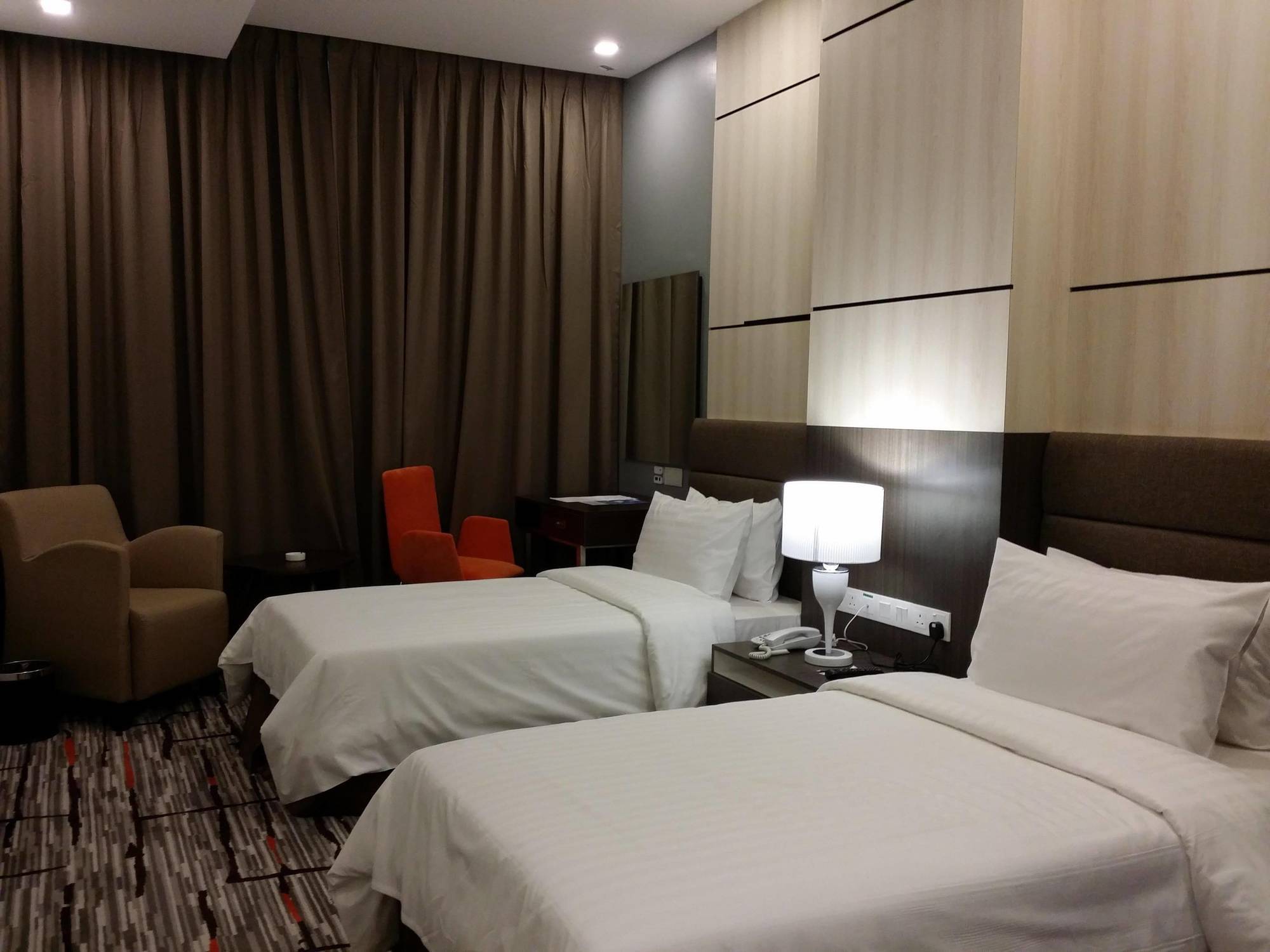 Promenade Hotel Bintulu Exterior foto